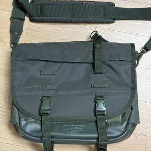 요시다포터 모노크롬 메신저백s(숄더백 크로스백) 팝니다