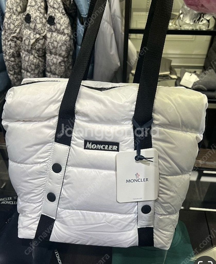 몽클레어 패딩 숄더백--1