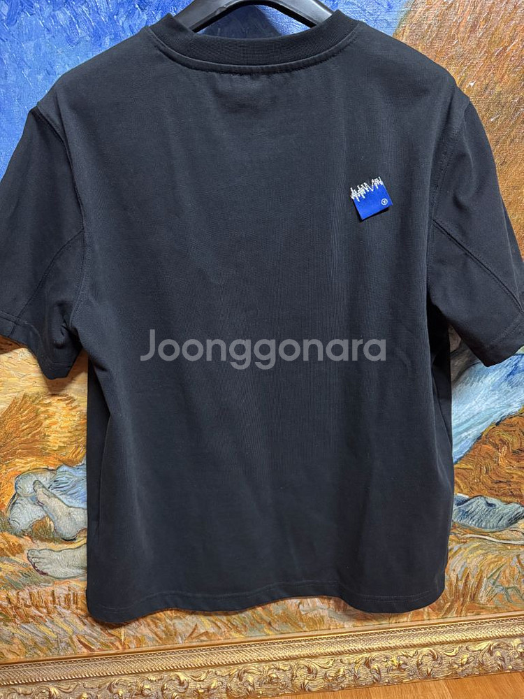 아더에러 검정 반팔티 xs--0