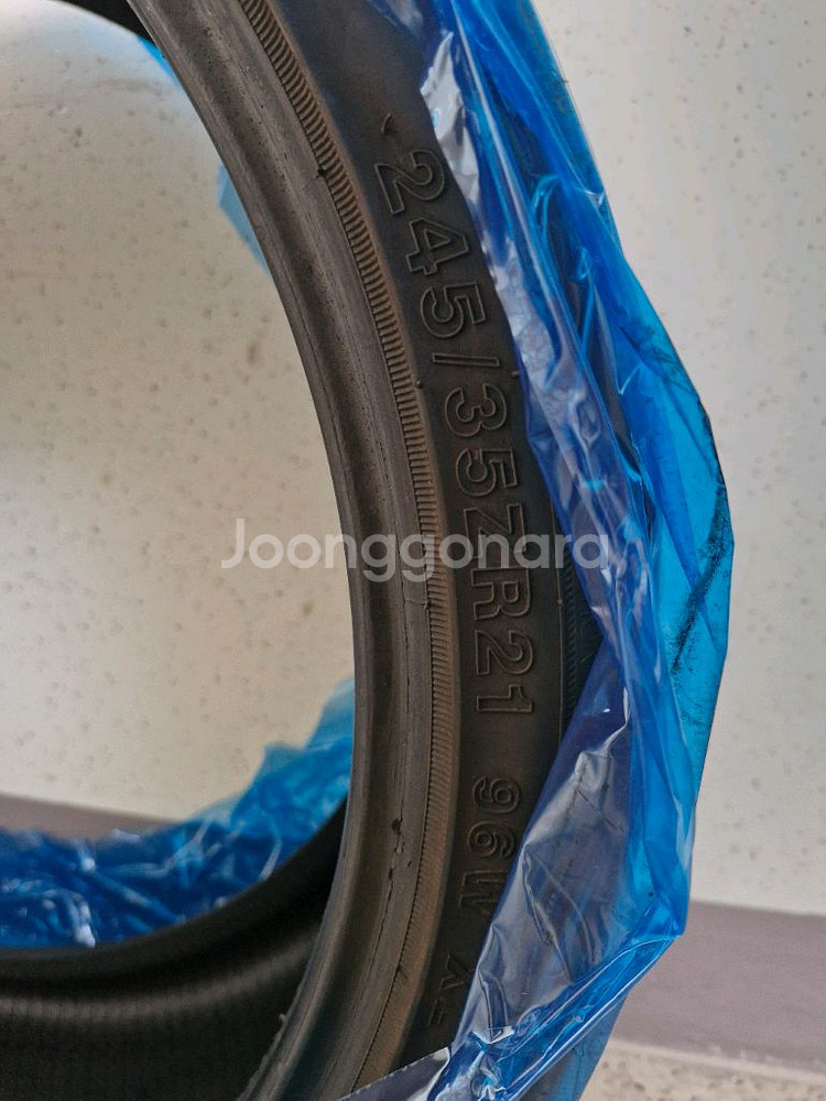 21인치 245 35 21 타이어 2짝--2