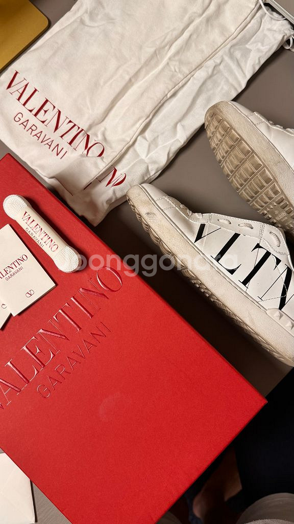 발렌티노 락스터드 오픈로고 스니커즈 풀박스--0
