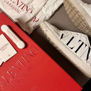 발렌티노 락스터드 오픈로고 스니커즈 풀박스
