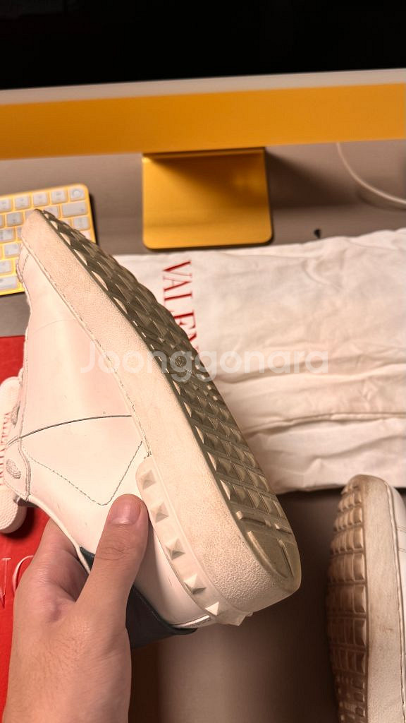 발렌티노 락스터드 오픈로고 스니커즈 풀박스--4