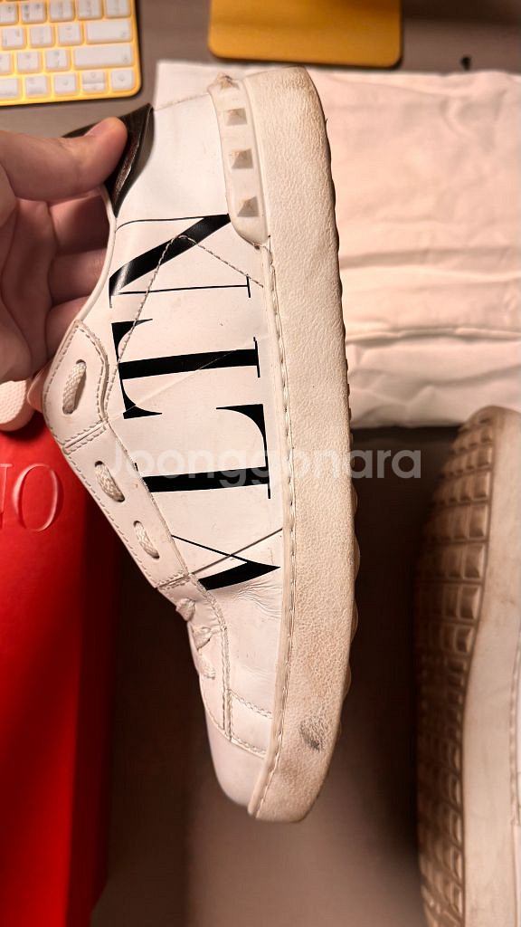 발렌티노 락스터드 오픈로고 스니커즈 풀박스--8