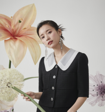 모조에스핀 주얼리버튼 자켓형 블라우스--2