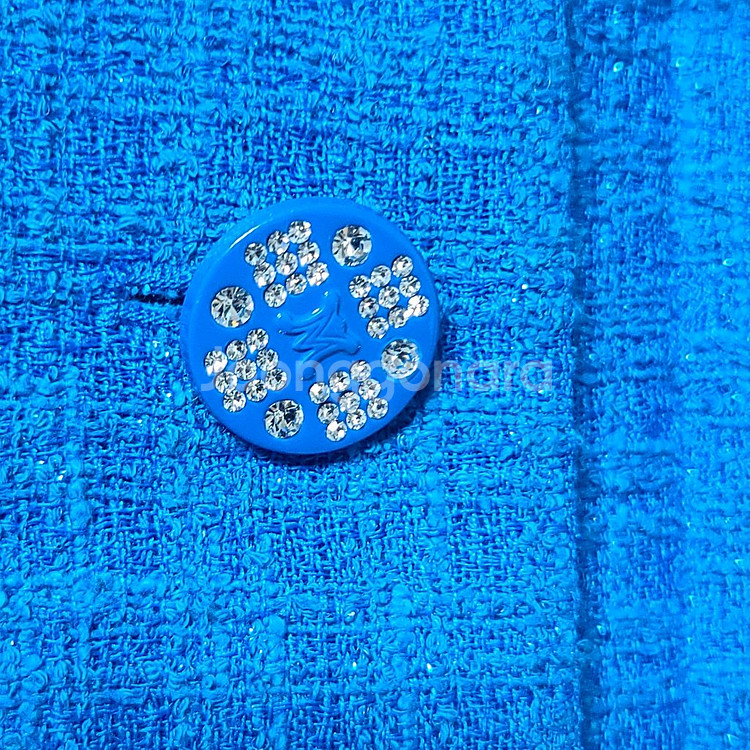 모조에스핀 주얼리버튼 자켓형 블라우스--5