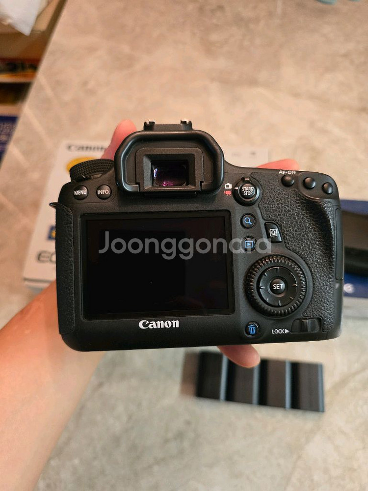 캐논 EOS 6D + 세로그립 배터리4개 포함--3