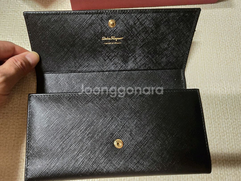 미사용 페레가모 정품 장지갑 판매합니다--1