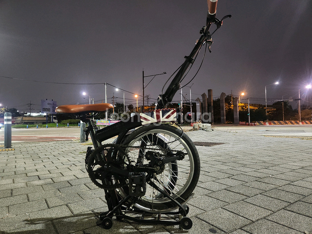 브롬톤 검정 알루미늄 3단 접이식 자전거--1