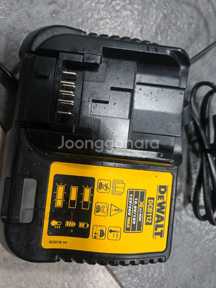 디월트 DCB112 배터리 충전기--0