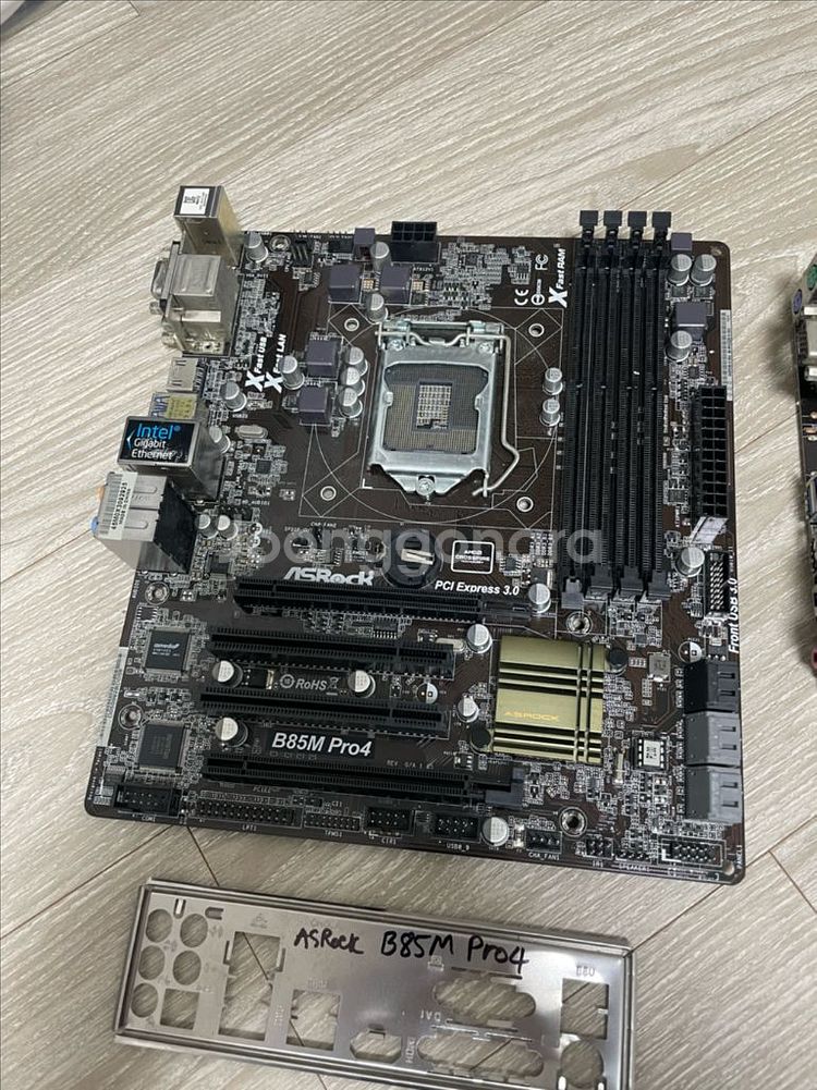 ASRock B85M Pro4/ASUS H110M-CS--2