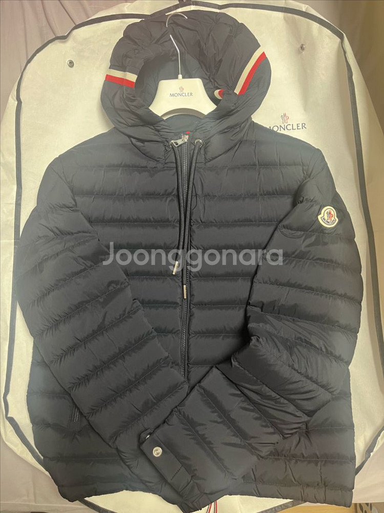 몽클레어 eus 에우스 경량패딩 새상품급 판매합니다--1