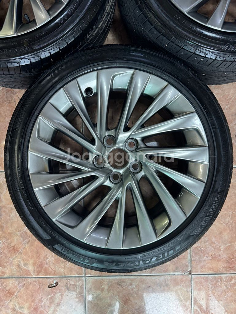 렉서스ES 300h 18인치 휠타이어 팝니다--1