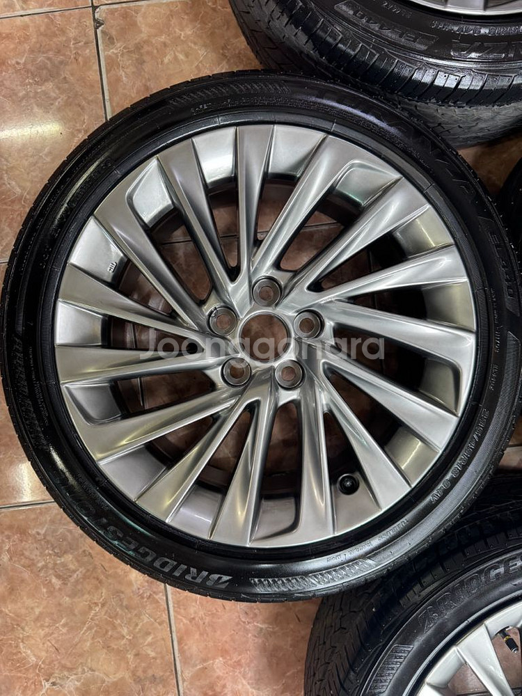 렉서스ES 300h 18인치 휠타이어 팝니다--2