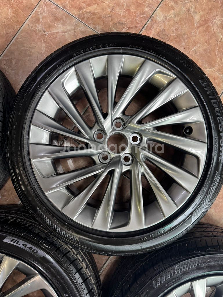 렉서스ES 300h 18인치 휠타이어 팝니다--3