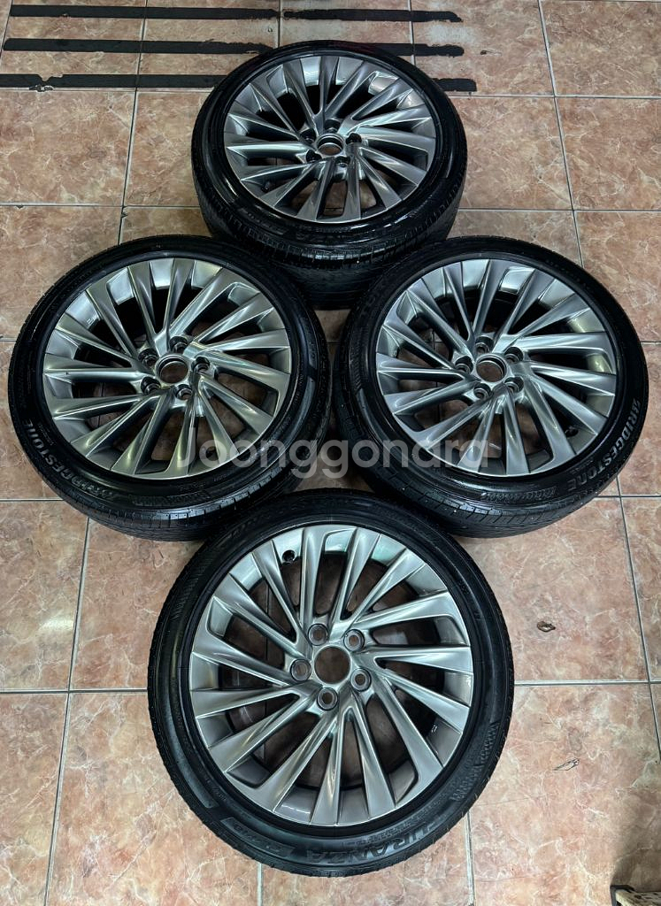 렉서스ES 300h 18인치 휠타이어 팝니다--5