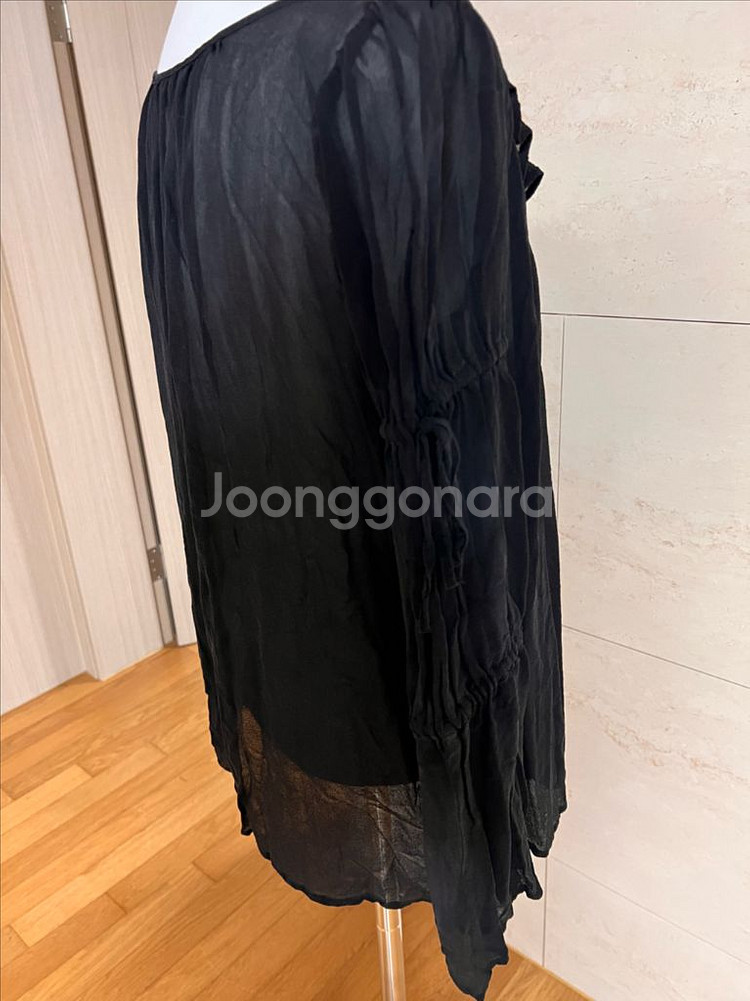 클럽모나코 실크 블라우스--3