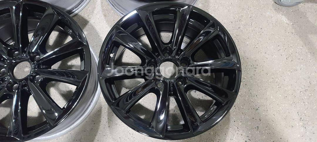 BMW F10 520D 유광블랙 17인치 순정휠 판매--1