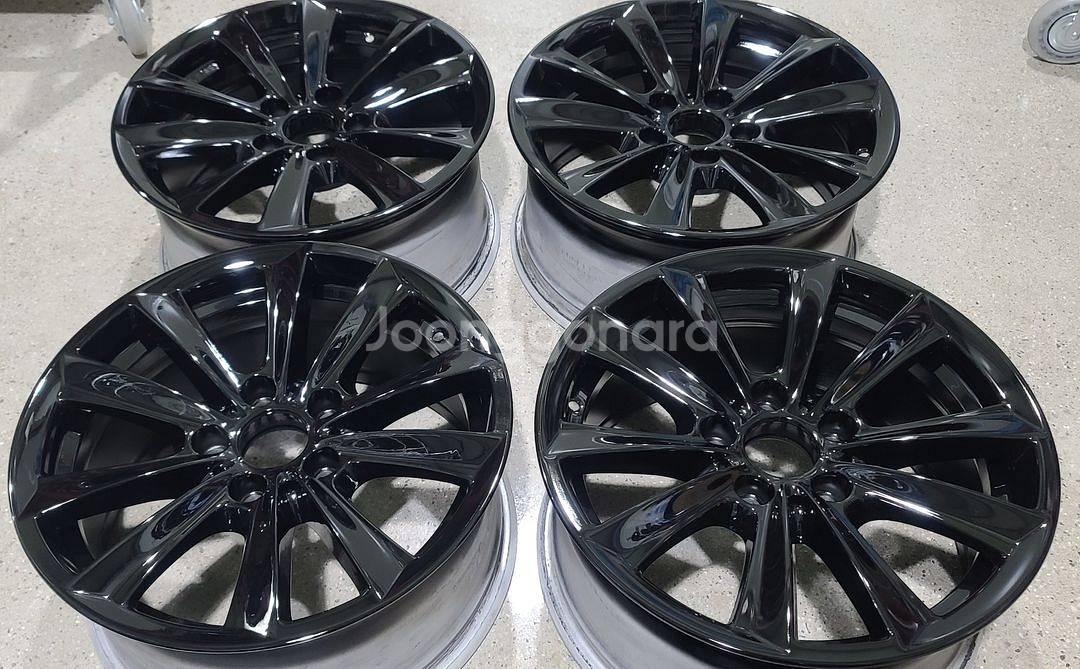 BMW F10 520D 유광블랙 17인치 순정휠 판매--0