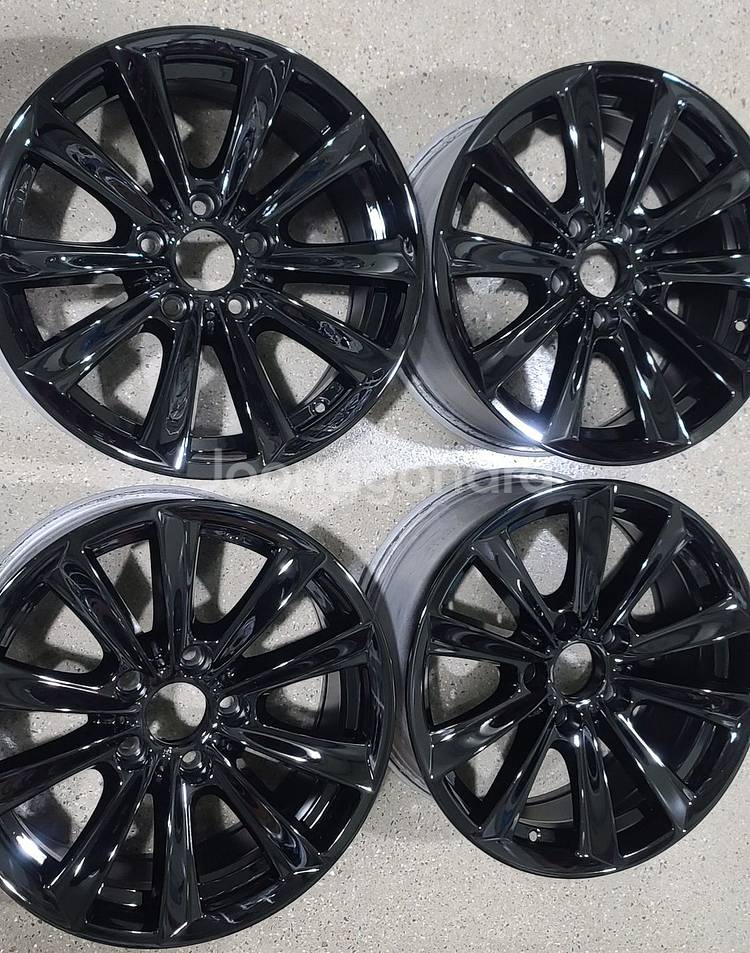 BMW F10 520D 유광블랙 17인치 순정휠 판매--3