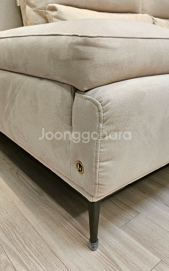 다우닝 밀로티 쿠보 3인 패브릭 소파--5