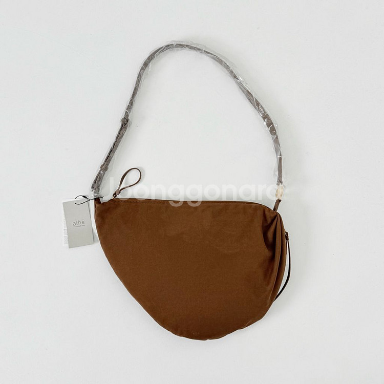 (새상품) 아떼 바네사브루노 ACC 페브 숄더백 M--2