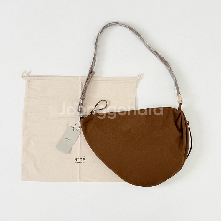 (새상품) 아떼 바네사브루노 ACC 페브 숄더백 M--1