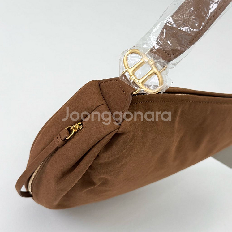 (새상품) 아떼 바네사브루노 ACC 페브 숄더백 M--5