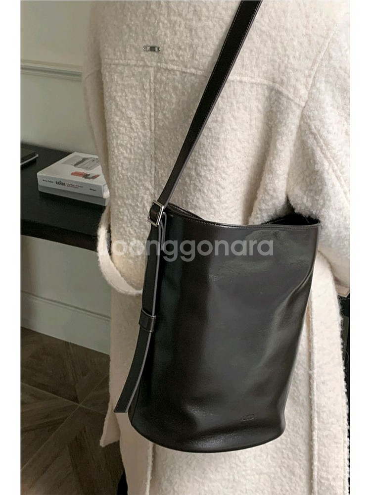 아티드 풀업레더 버킷백--0