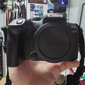 캐논 EOS R10 미러리스 카메라 판매합니다.