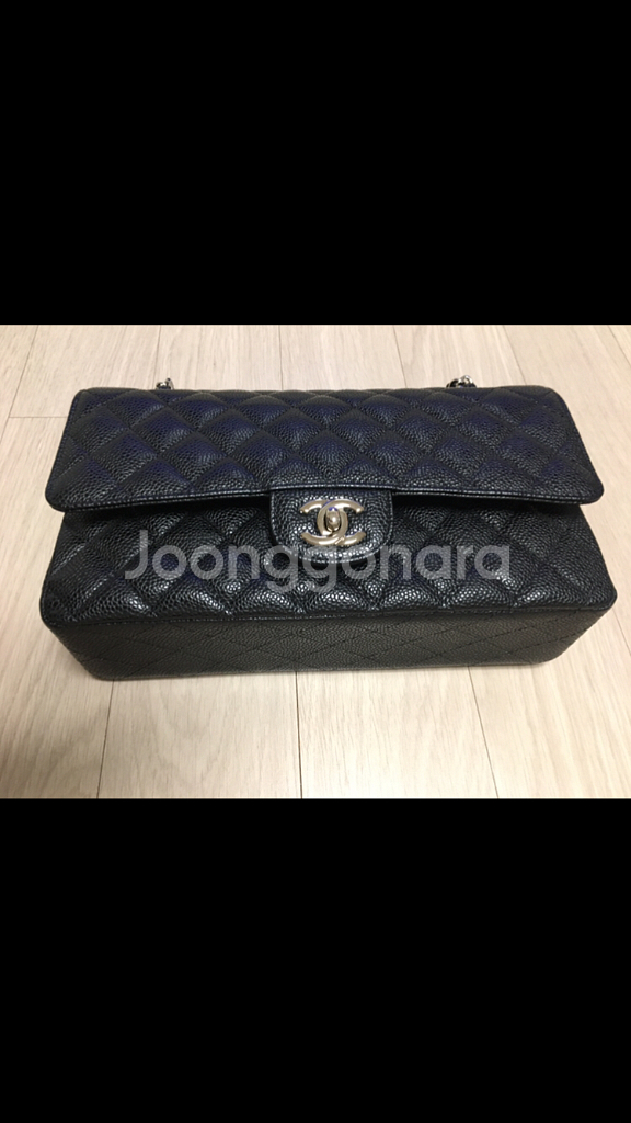 샤넬 클래식 미듐 캐비어 블랙 은장--3