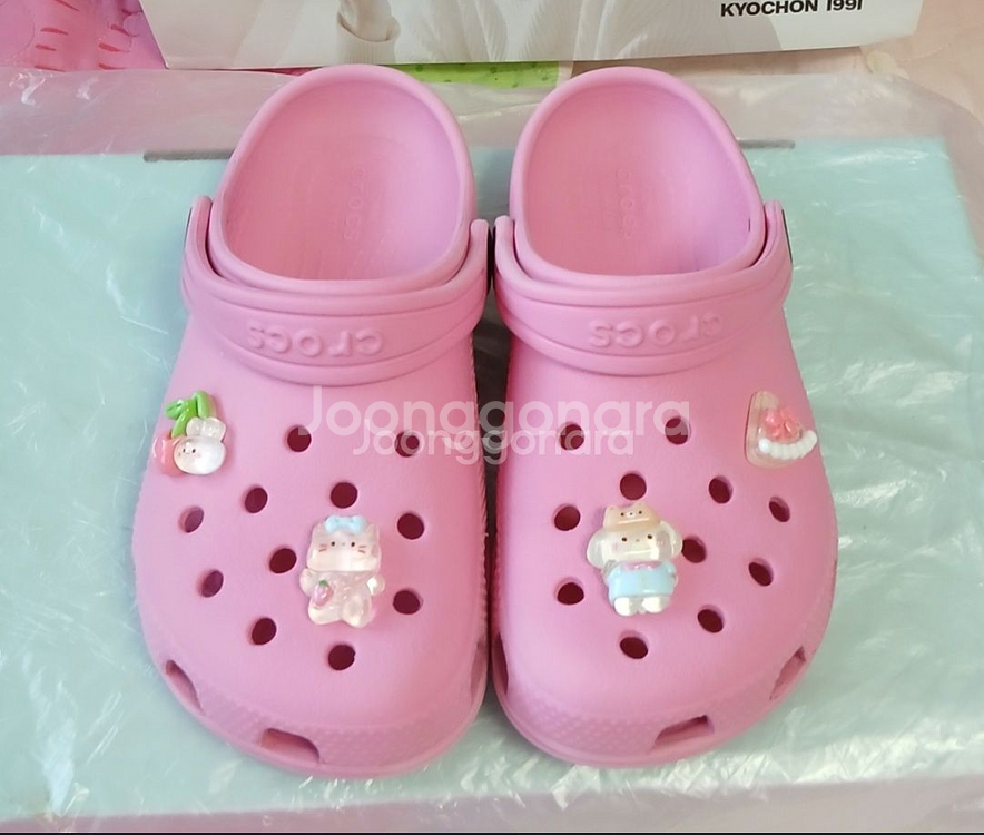 크록스c12 핑크 175정도 실사이즈.지비츠포함--1