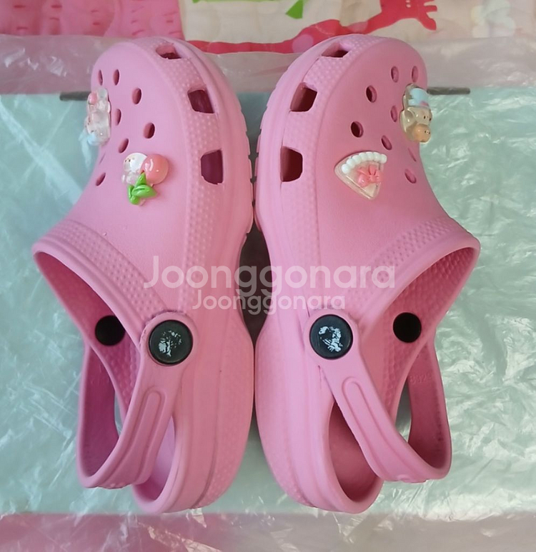 크록스c12 핑크 175정도 실사이즈.지비츠포함--6