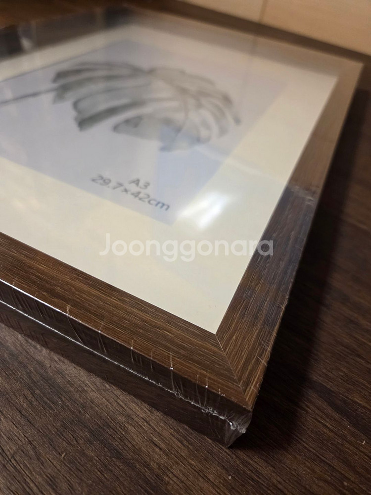 A3 고급 액자(브라운) 팝니다.--4