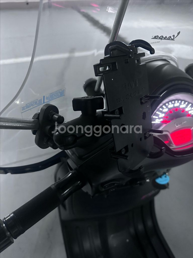 베스파 GTS300 증고 다수튜닝 판매 합니다!--3