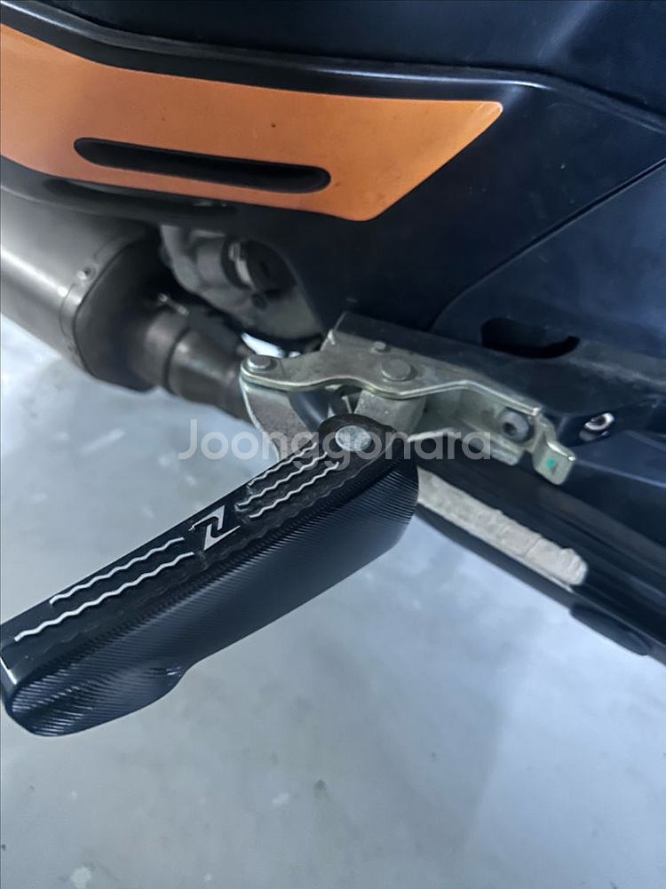 베스파 GTS300 증고 다수튜닝 판매 합니다!--8