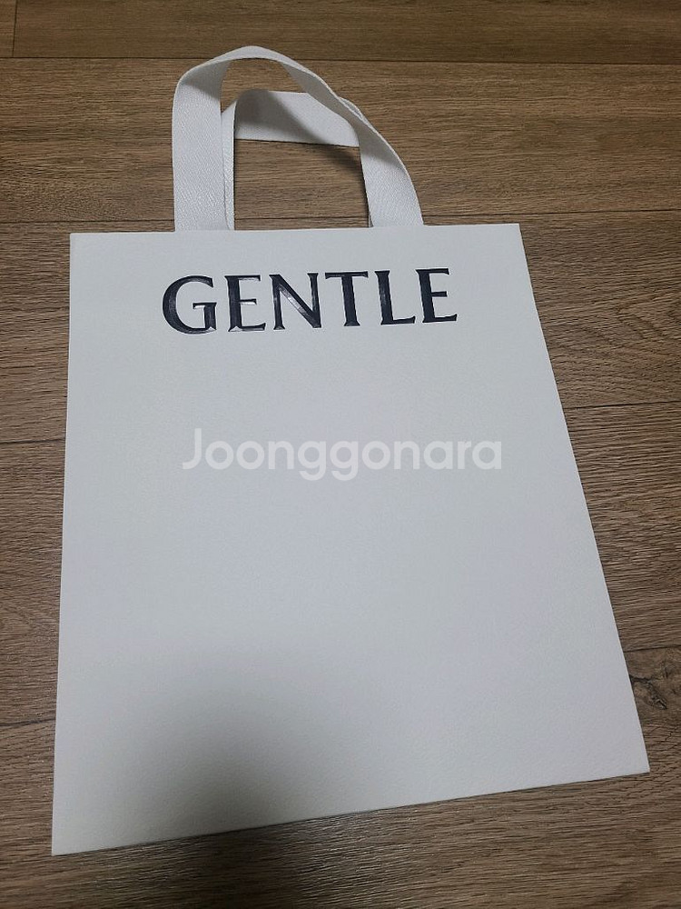 젠틀몬스터 쇼핑백 미사용 4000원--0