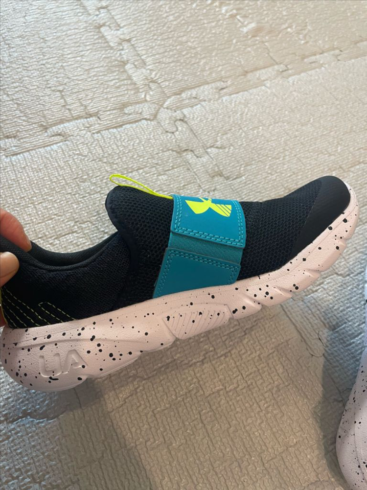 언더아머 아동 슬립온(220)--1