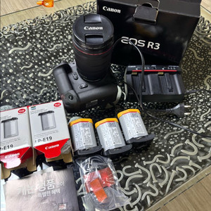 캐논 카메라 R3 (배터리 3개) 급처분