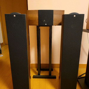 KEF iQ5 SE 프론트 및 iQ2c 센터 스피커