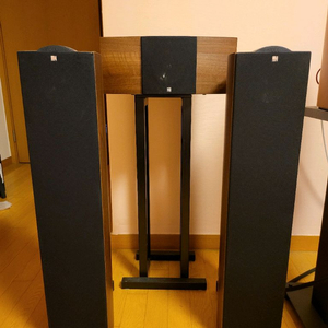 KEF iQ5 SE 프론트 및 iQ2c 센터 스피커