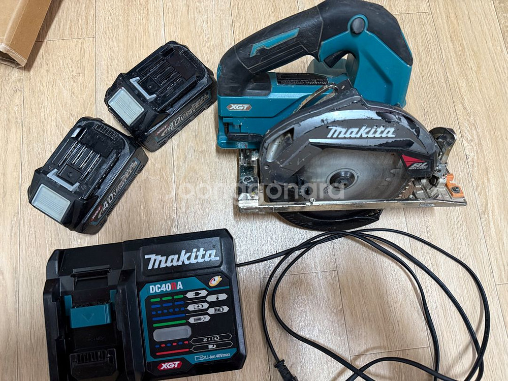 마끼다 무선원형톱 HS002G세트 판매합니다.--1