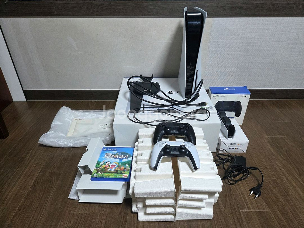 플스5 1018A 디스크버전 팝니다.--0