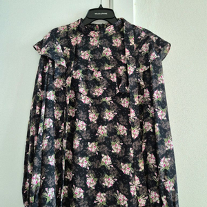 모조에스핀 블라우스 66