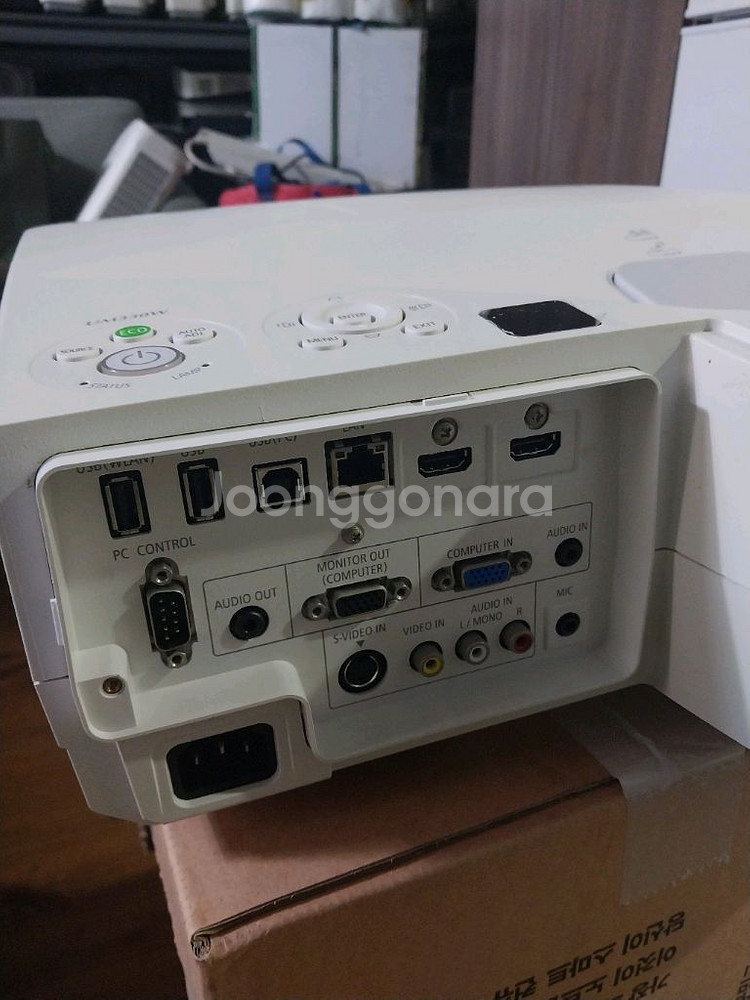 NEC NP-UM330 극단초점 빔프로젝터입니다.--1