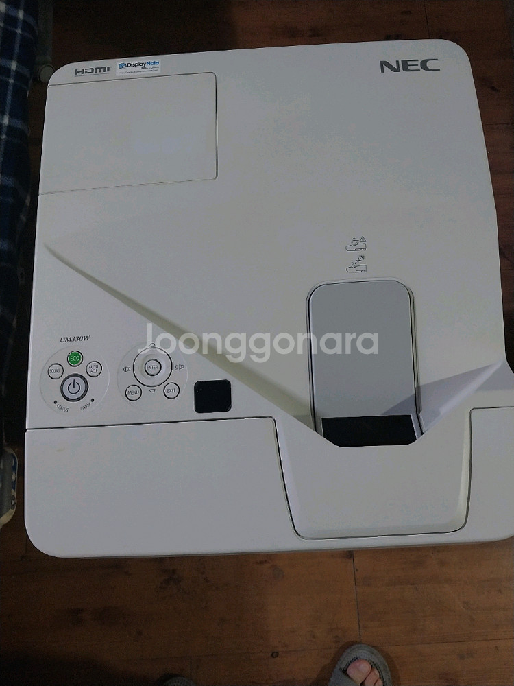 NEC NP-UM330 극단초점 빔프로젝터입니다.--0
