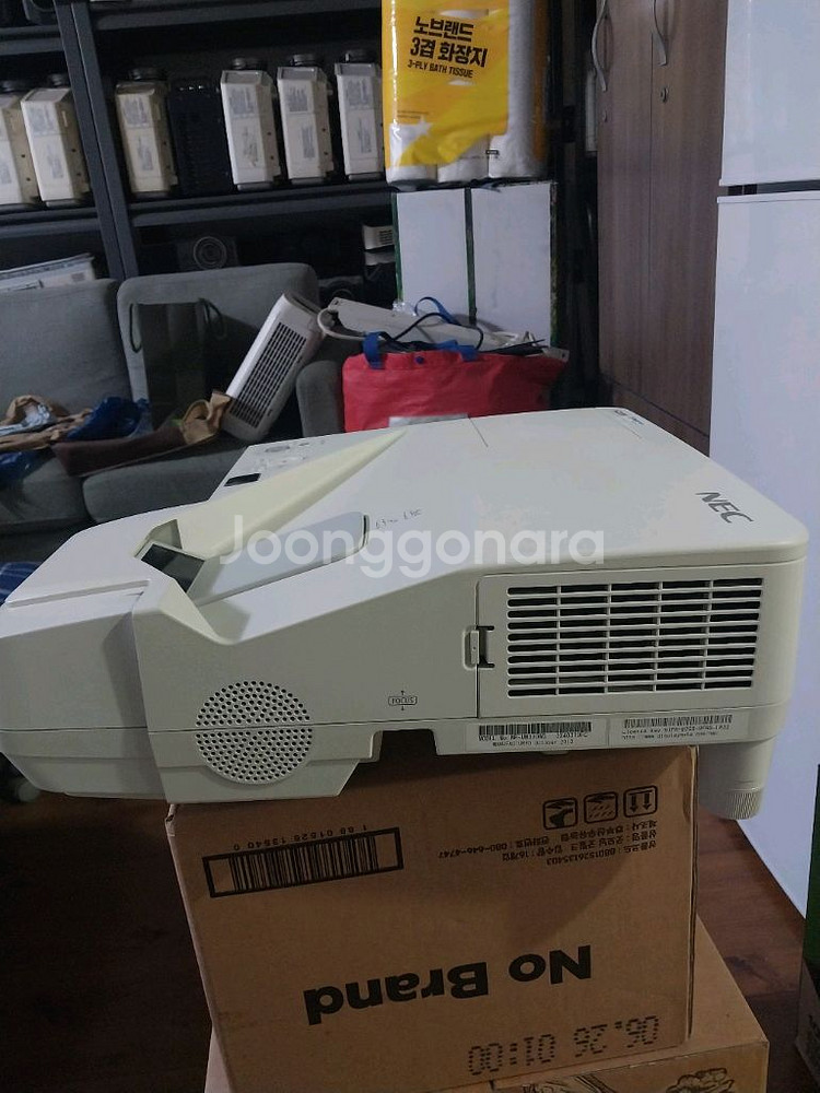 NEC NP-UM330 극단초점 빔프로젝터입니다.--2