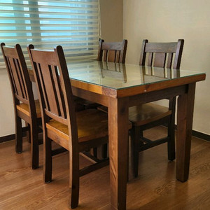 원목 식탁+ 의자 4개