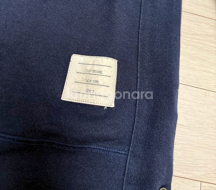 정품)톰브라운 남성 맨투맨 3사이즈--2