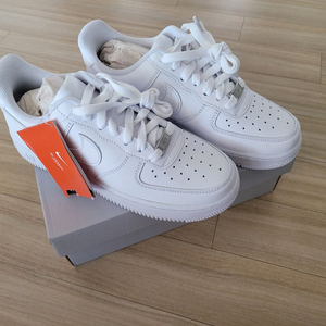 나이키 에어포스 1 07 화이트 새상품 245